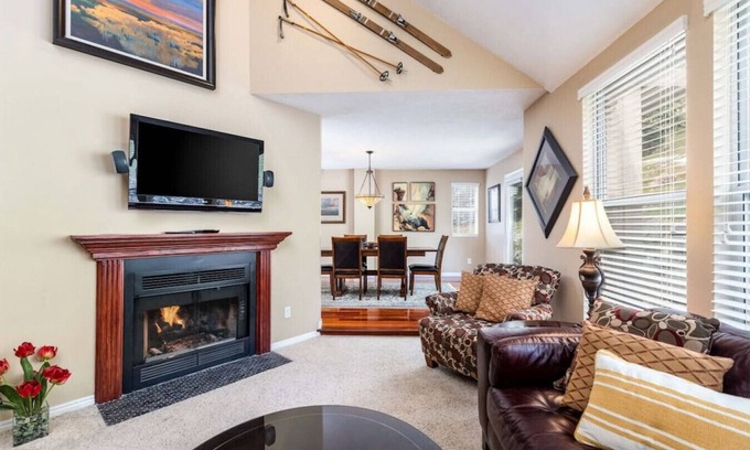 Cottonwood Heights Villa | Wasatch Retreat - Pool Table, Ping Pong, & Arcade!