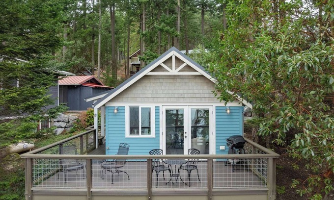 Eastsound Cottage | Water View, Impeccable Studio Cottage overlooking East Sound, Walk to Town, Close to Everything!