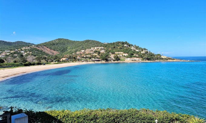 Tarcu Apartment | Waterfront apartment sleeps 4