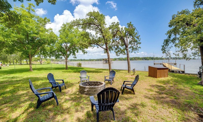 Seven Points House | Waterfront Cedar Creek Lake Gem: Near Marina!