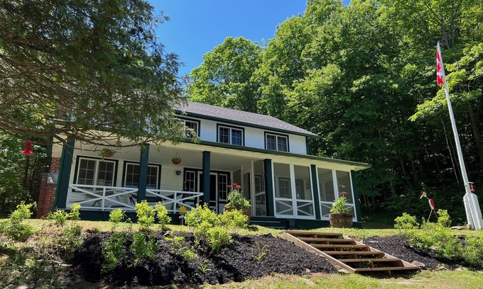 Huntsville Cottage | Waterfront Classic Family Cottage in Huntsville, Muskoka