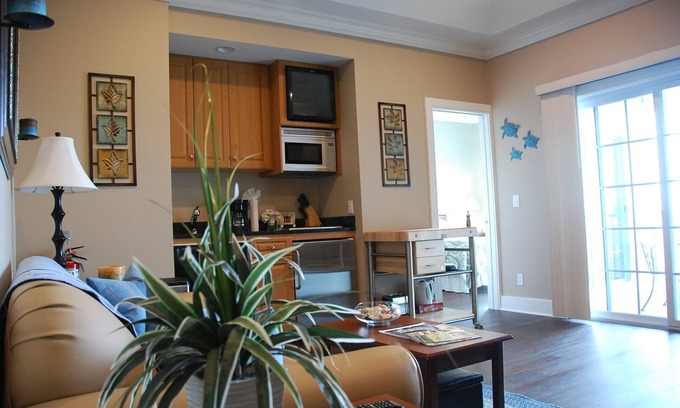 Greenport West Condo | Waterfront Condo C204 At The Cliffside Resort With Amazing Water & Sunset Views