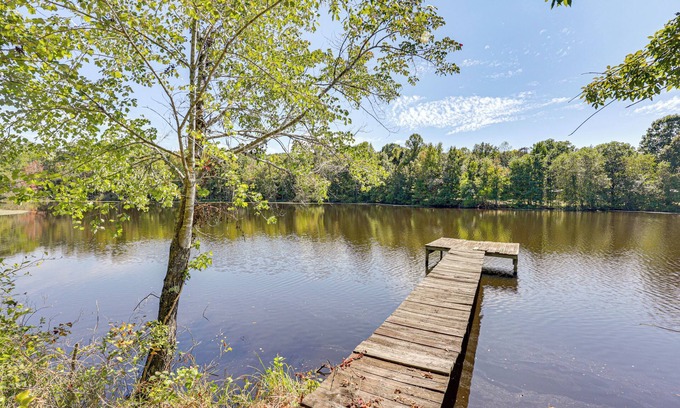 Farmville House | Waterfront Home w/Deck & Yard, 4 Mi to Farmville!