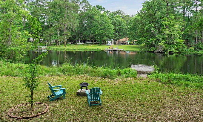 Fleming House | Waterfront Log home near Savannah Downtown