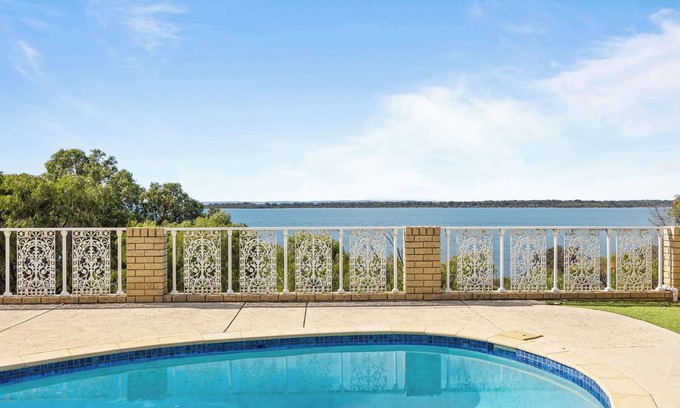 Dawesville House | Waterfront Oasis in Dawesville