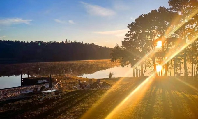 Elwood House | Waterfront Retreat on Mullica River. Private Beach, Firepit, Kayaks.