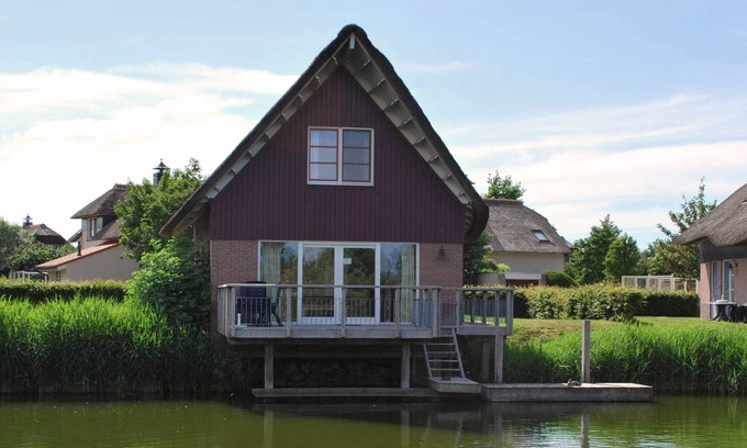 Makkum Villa | Waterfront Villa with Sauna
