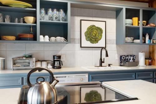 Wimberley House | Waterlily Creekside Serenity