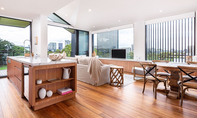 Waterloo Apartment | Waterloo - Sunny Modern Urban Sanctuary
