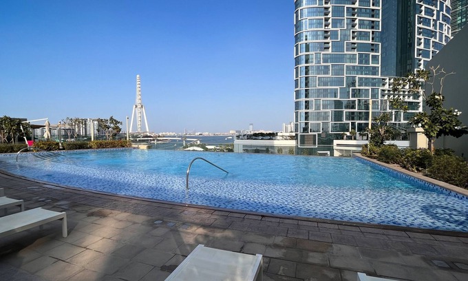 Dubai Marina Apartment | Waves - Spectacular Seaside Retreat Apt With Views