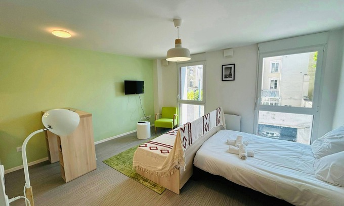 Barbatre Apartment | We Live In R - Suite 203