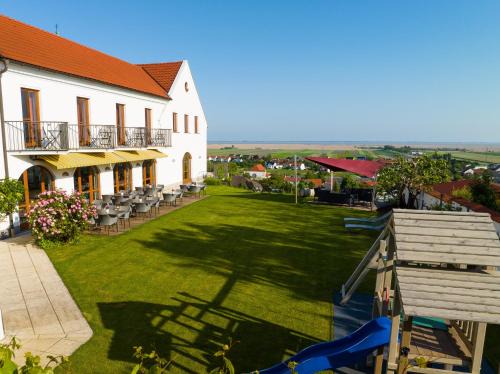 Jois House | Weingut & Gästehaus zum Seeblick - Familie Sattler