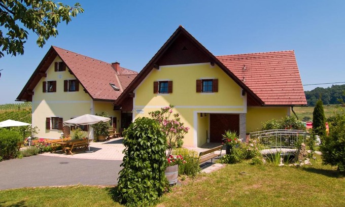 Ratsch Bed & Breakfast | Weingut Schwarzl