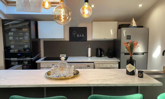 Jean-Medecin Apartment | Welcome to Matteo's Bar - Place Massena 5min beach