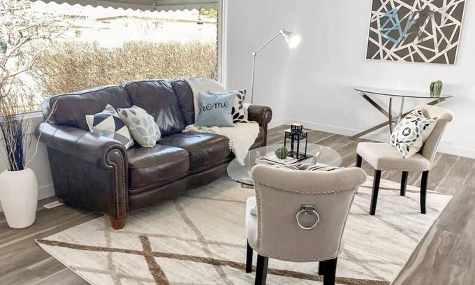 Varsity House | Welcome to our Spacious 6 Bedroom Varsity Home in Calgary's Inner City!