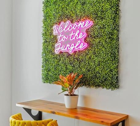 Maxwell House | Welcome to the Jungle NEW 4bd Suite in East Nash