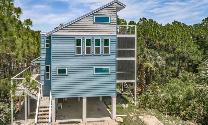 Plantation House | Welcome to The Lazy Dolph-Inn!