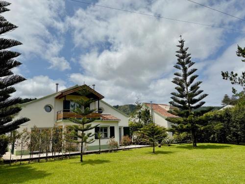 Sete Cidades House | WelcomeBuddy - Sete Cidades - Garden & Lake