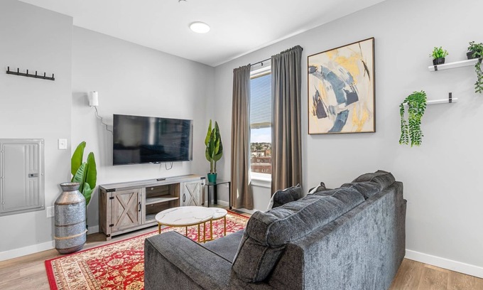 Everett Apartment | Welcoming 1BR Near Encore Boston 8068