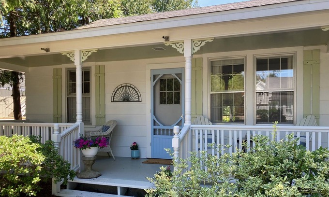 Ephraim Cottage | Wes's Landing at Cedar Glen, Ephraim Cottage, One Block from Water and Sunset