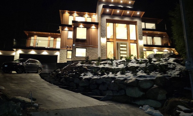 West Vancouver House | West Van2+1 bdroom Walk ferry bus to Van 20 Minu to Cypre Ski free Parking/EV ch