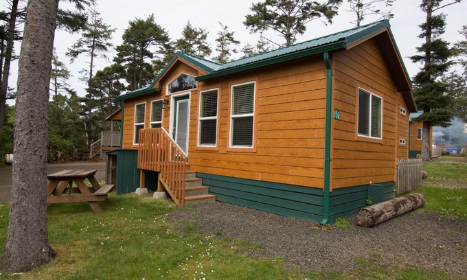 South Beach Resort | Whalers Rest Cottage 2