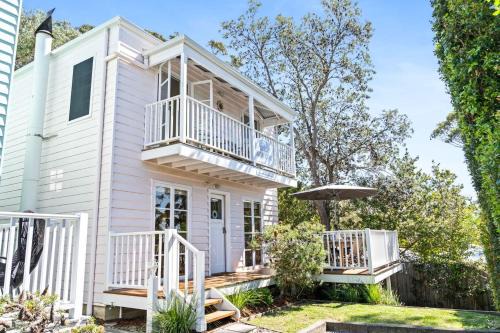 Hyams Beach House | Whalers Retreat - Hyams Beach 3BR cottage