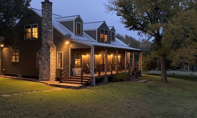 Round Top House | Whippoorwill Haus is 2.8 miles from Round Top Square!