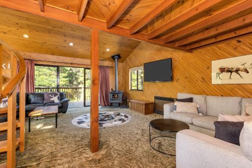 Jindabyne Ski Chalet | Whispering Pines 4