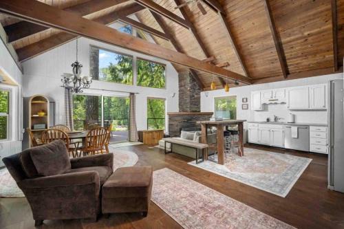 Mount Hood Village House | Whispers on the Sandy