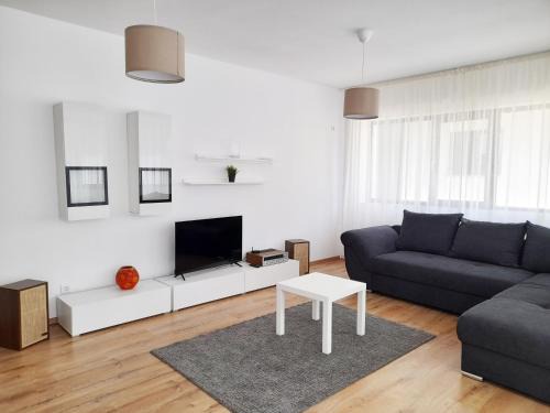 Sector 6 Apartment | White Flat