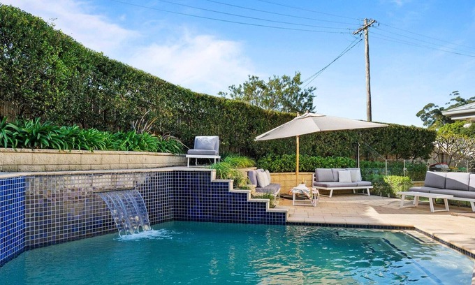 Wamberal House | White House - by Coast Hosting