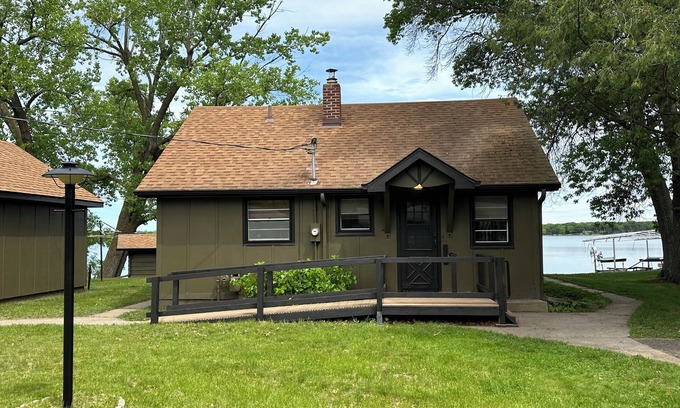 Baxter Cabin | White Sand Loon Lounge