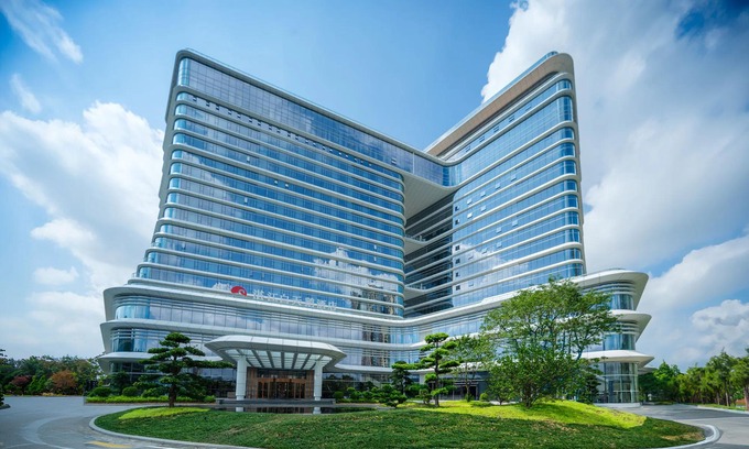 Chikan District Hotel | White Swan Hotel Zhangjiang