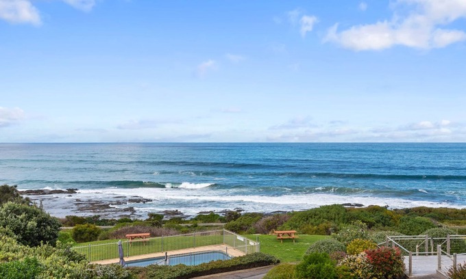 Wongarra Apartment | Whitecrest 15 - Front row views of the Southern Ocean Great Ocean Road, Apollo Bay