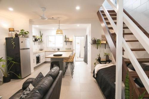 Cannonvale Apartment | Whitsunday Pandanus-Stylish 2 bedroom townhouse in quiet location