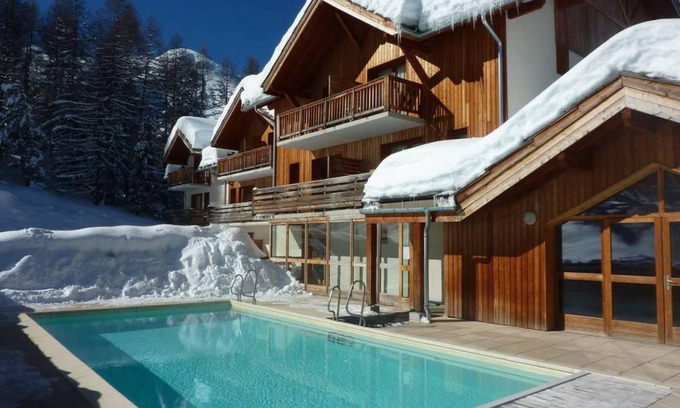 Les Orres Apartment | Wifi, ski-in/ski-out & foot of the slopes, 2nd floor, view valley, fitness, swimming pool, balcony