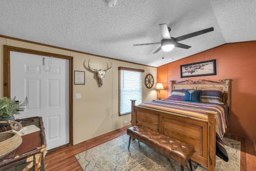 Kingston Hotel | Wild Horses Suite 1 by The Lodges at Fossil Creek