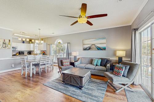 Central Myrtle Beach Apartment | Wild Iris 202