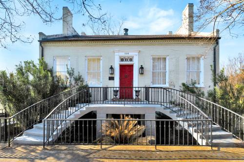 Natchez House | Wilkins Townhouse - 3 Bed, 3 Bath, Walk to Downtown