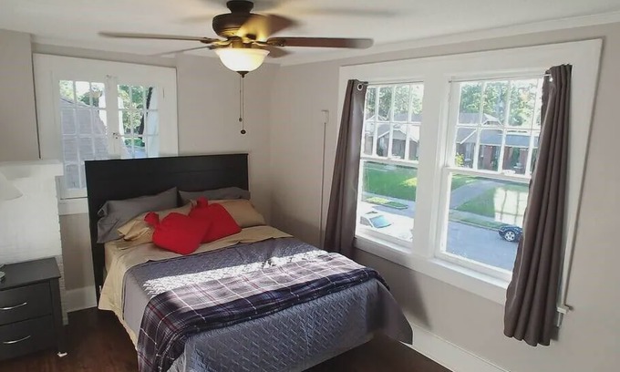 Vollintine-Evergreen Apartment | Willett 2 Adorable Two Bedroom