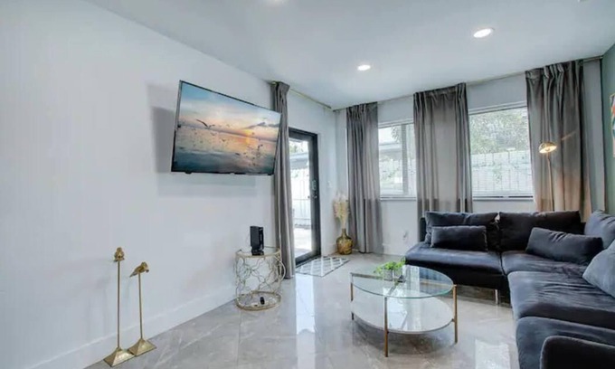 Middle River Terrace House | Wilton Manors 2BDR Pets Ok