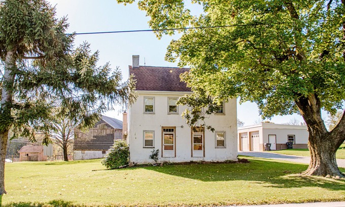 Paradise House | Windchaser Farm | Beautiful Amish Farm w/ Animals + Fire Pit