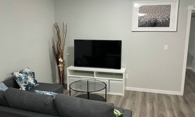 Southwest Edmonton House | Windemere Cozy Suite