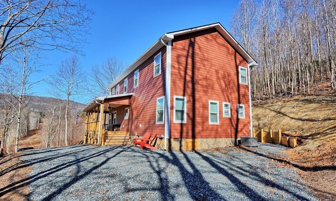 Todd Ski Chalet | Windy Mtn Dreams-Open for Bookings! Pool Table, EV Car Charger