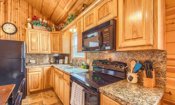 New Braunfels House | Wine Cup Rr9122wc 1 Bedroom Home by RedAwning