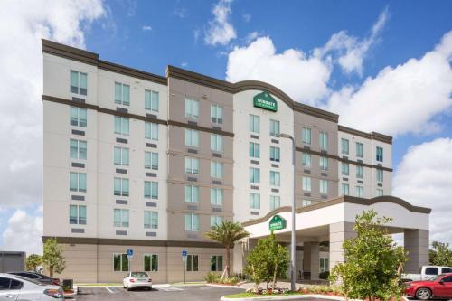 Doral Hotel | Wingate by Wyndham Miami Airport