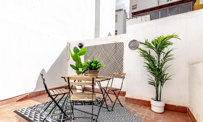 El Molinillo Apartment | WintowinRentals Your Home Steps from the Center