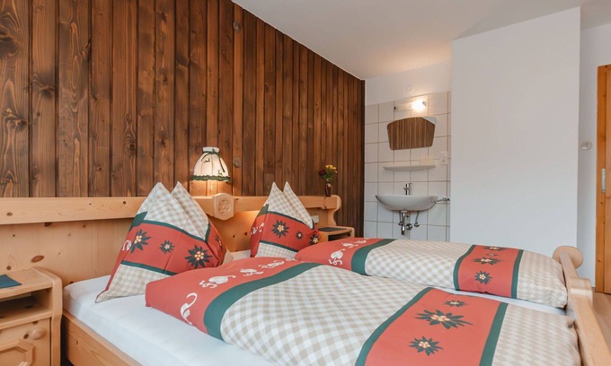 Schonbach Villa | Wonderful villa for 11 guests with WIFI, TV, terrace and panoramic view