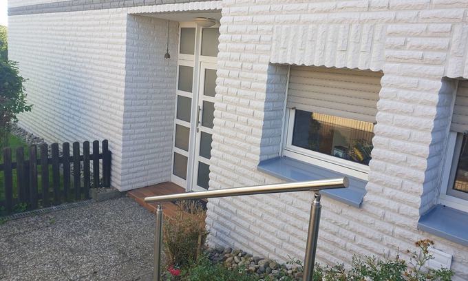 Hueckeswagen Apartment | Wohnung, Voll Möbliert 85 m² vom 1.3. - 31.5.24 Oder Wochenweise zu Vermieten